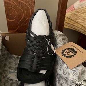NWT MALIBU SANDALS